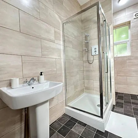 Bright And Airy In Trendy Locale Birmingham