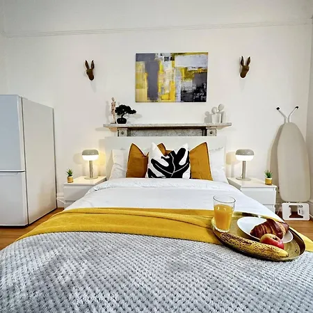 Apartment Bright And Airy In Trendy Locale *