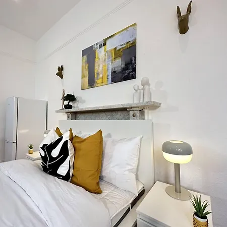 Bright And Airy In Trendy Locale Apartment *