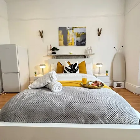 Bright And Airy In Trendy Locale * Birmingham