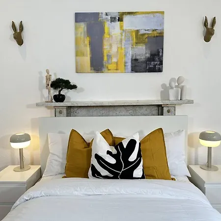 Bright And Airy In Trendy Locale